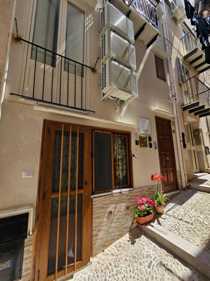 Zaffiro'S House Hotel Cefalu Exterior photo