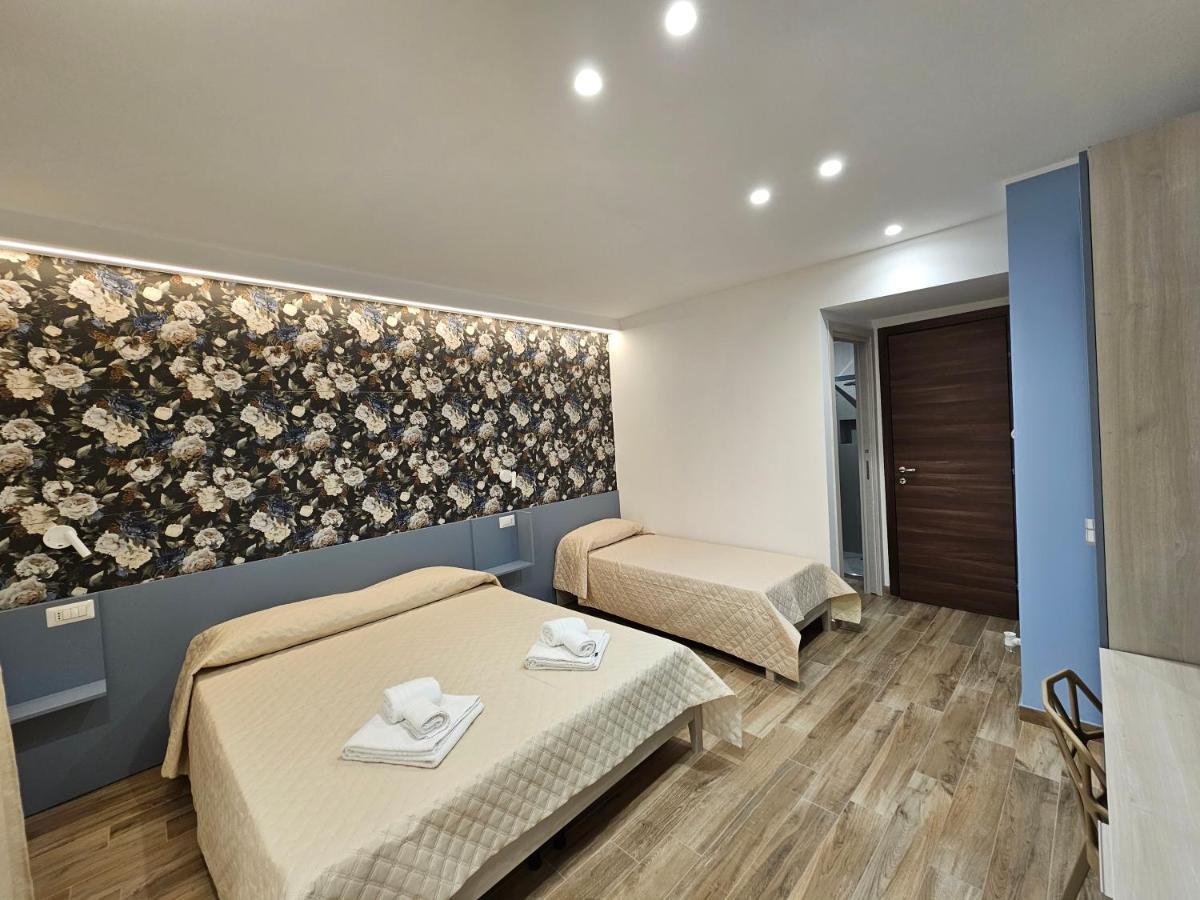 Zaffiro'S House Hotel Cefalu Exterior photo